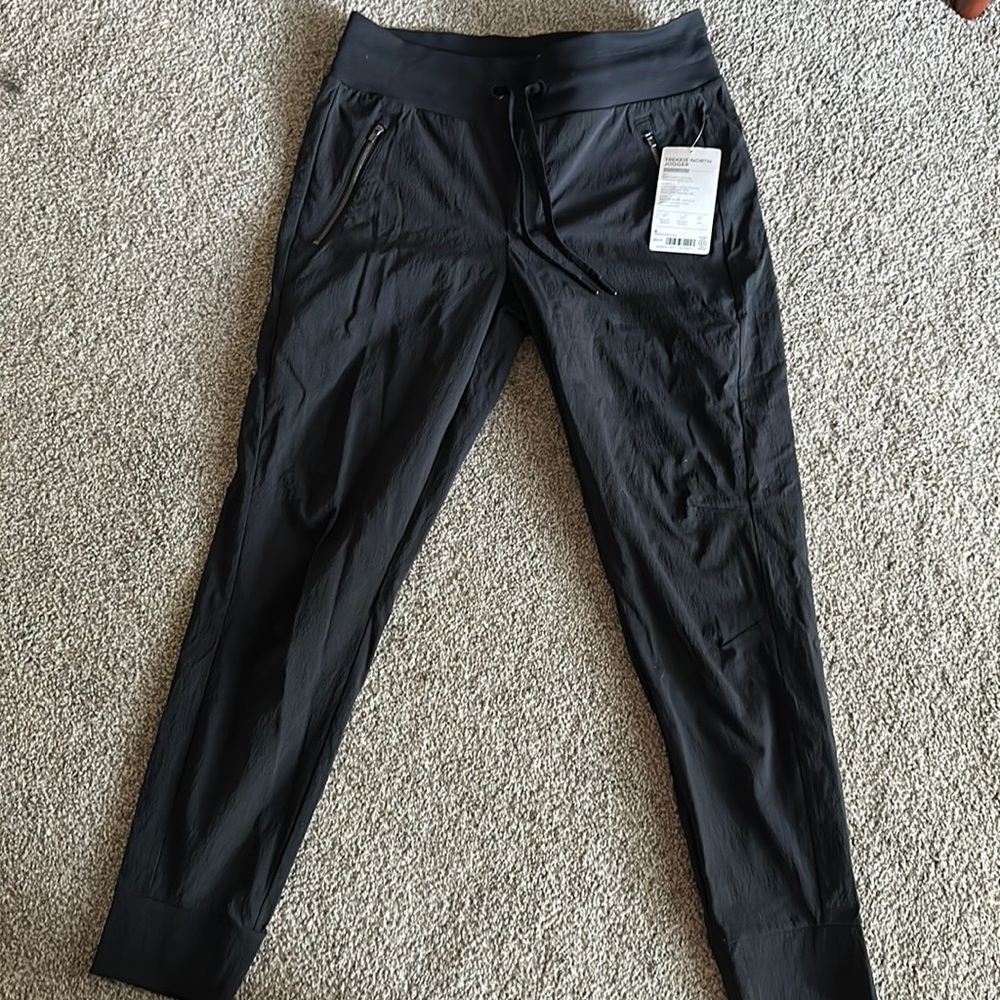 Athleta Trekkie north joggers in black size 6